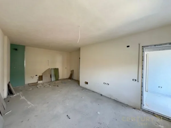 Tirane, shes apartament 2+1+Ballkon Kati 4, 75 m² 189.000 € (pazari i ri)