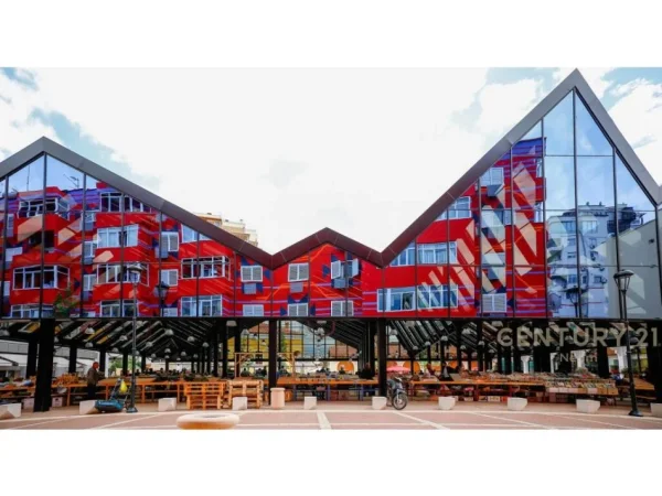 Tirane, shes 1+1+Ballkon Kati 1, 74 m² 181.000 € (rruga pazari i ri)