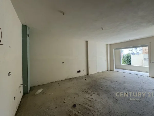 Tirane, shes 1+1+Ballkon Kati 1, 74 m² 181.000 € (rruga pazari i ri)