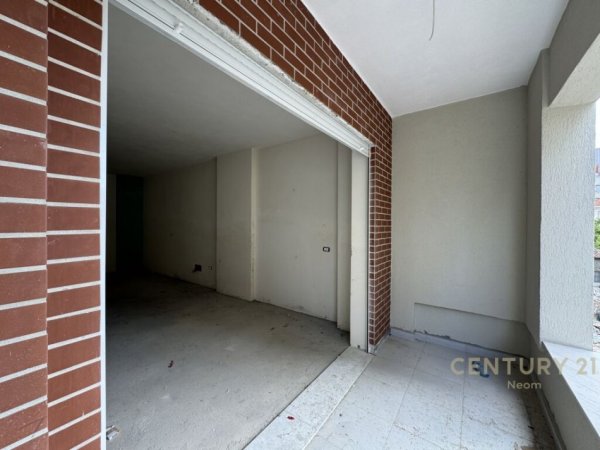 Tirane, shes 1+1+Ballkon Kati 1, 74 m² 181.000 € (rruga pazari i ri)