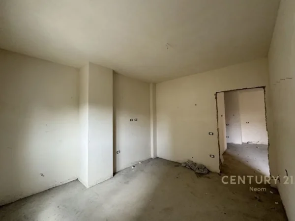 Tirane, shes 1+1+Ballkon Kati 1, 74 m² 181.000 € (rruga pazari i ri)