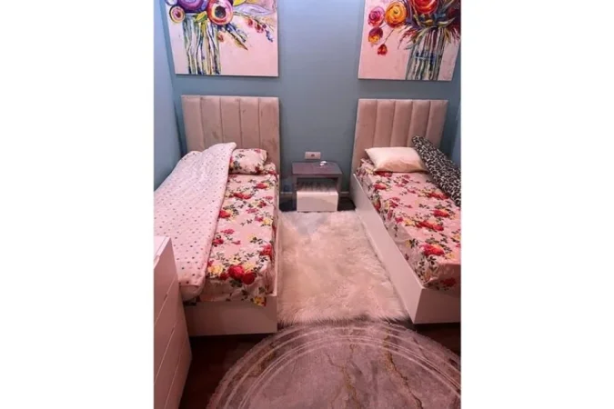 Tirane, jepet me qera apartament 2+1+Ballkon Kati 4, 111 m² 700 € 