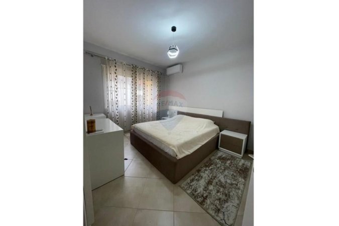 Tirane, jepet me qera apartament 2+1 Kati 3, 89 m² 700 € (Komuna e Parisit - Eleonora)