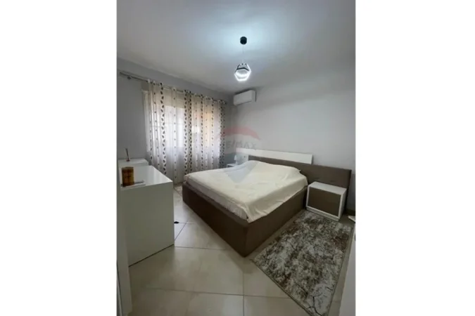 Tirane, jepet me qera apartament 2+1 Kati 3, 89 m² 700 € (Komuna e Parisit - Eleonora)