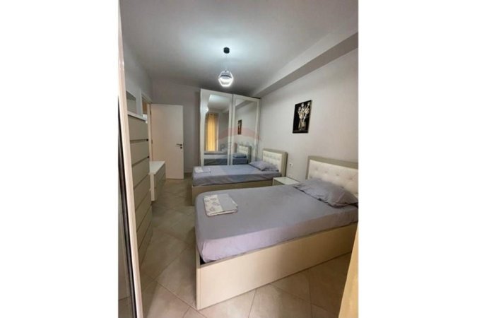 Tirane, jepet me qera apartament 2+1 Kati 3, 89 m² 700 € (Komuna e Parisit - Eleonora)