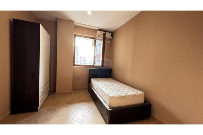 jepet me qera apartament 3+1 , 120 m² 800 € (Stacioni i Trenit)