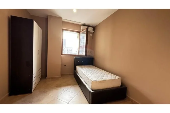 jepet me qera apartament 3+1 , 120 m² 800 € (Stacioni i Trenit)
