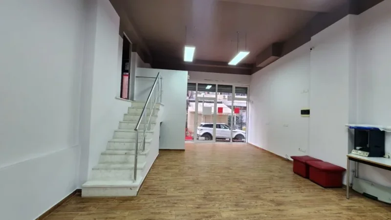 Tirane, jepet me qera dyqan Kati 0, 105 m² 850 € (Shefqet Musaraj)