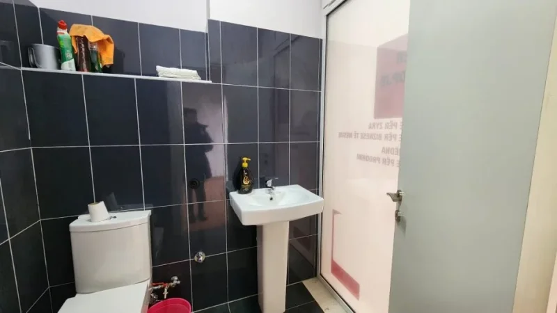 Tirane, jepet me qera dyqan Kati 0, 105 m² 850 € (Shefqet Musaraj)