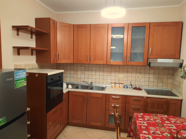 Tirane, jepet me qera apartament 2+1+Ballkon Kati 7, 125 m² (Rruga e Kavajes)
