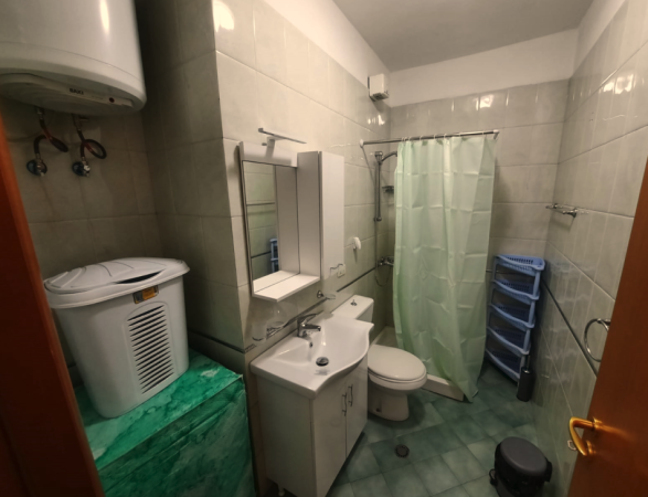 Tirane, jepet me qera apartament 2+1+Ballkon Kati 7, 125 m² (Rruga e Kavajes)
