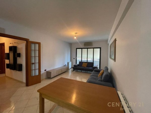 Tirane, jap me qera apartament 2+1+2+Ballkon , 115 m² 800 € (Komuna e Parisit)