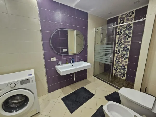 Tirane, jepet me qera apartament 2+1+Ballkon Kati 6, 1 m² 1.200 € (Faik Konica)
