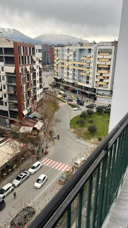 Tirane, shitet 1+1+Ballkon Kati 9,