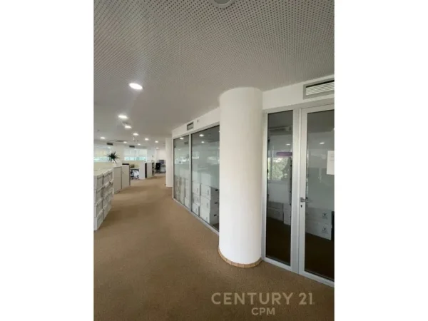 Tirane, jap me qera zyre , 658 m² 13.160 € (Rruga e Elbasanit, ETC)