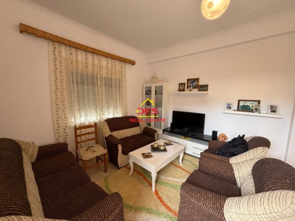 Vlore, jepet me qera shtepi 3+1 Kati 1, 150 m² 400 € (Rruga Demokracia)