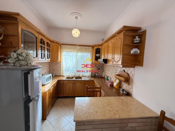 Vlore, jepet me qera shtepi 3+1 Kati 1, 150 m² 400 € (Rruga Demokracia)