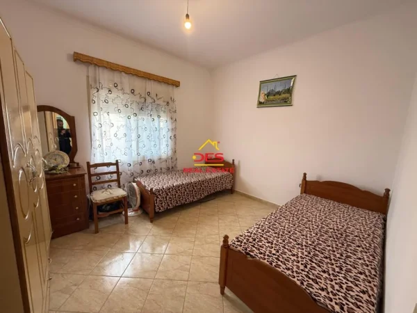 Vlore, jepet me qera shtepi 3+1 Kati 1, 150 m² 400 € (Rruga Demokracia)