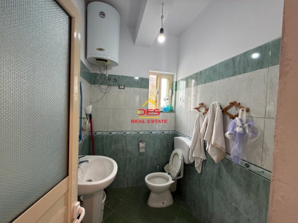 Vlore, jepet me qera shtepi 3+1 Kati 1, 150 m² 400 € (Rruga Demokracia)