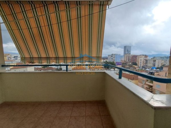 Tirane, jepet me qera apartament 1+1+Ballkon Kati 7, 57 m² 550 € (Pazari i Ri)
