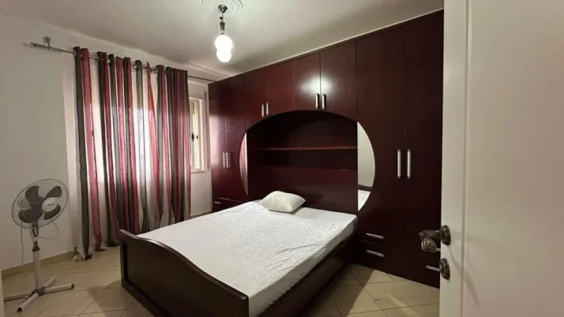 Tirane, jepet me qera apartament 2+1+Ballkon Kati 4, 110 m² 500 € (teodor keko)