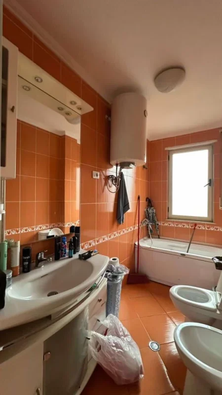 Tirane, jepet me qera apartament 2+1+Ballkon Kati 4, 110 m² 500 € (teodor keko)