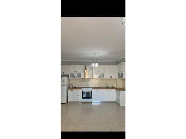 Tirane, jap me qera apartament 2+1+2 , 96 m² 750 € (Komuna e Parisit)