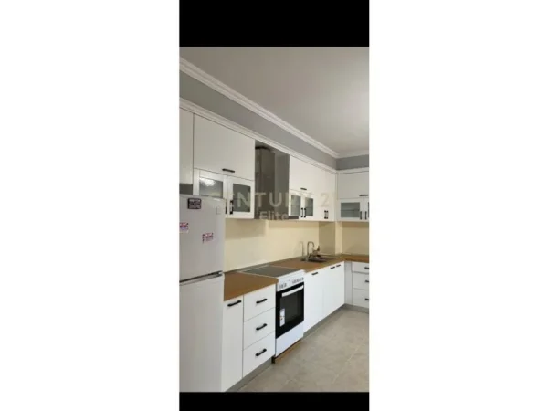 Tirane, jap me qera apartament 2+1+2 , 96 m² 750 € (Komuna e Parisit)