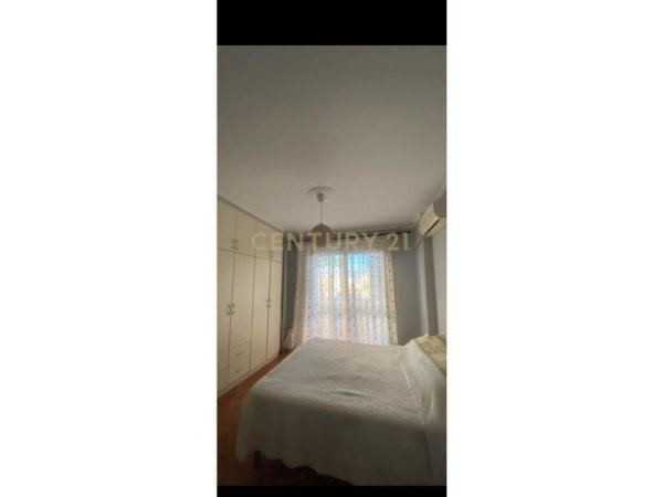 Tirane, jap me qera apartament 2+1+2 , 96 m² 750 € (Komuna e Parisit)