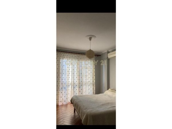 Tirane, jap me qera apartament 2+1+2 , 96 m² 750 € (Komuna e Parisit)