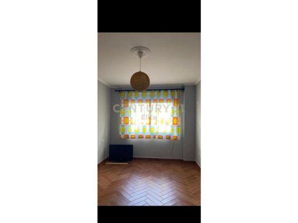 Tirane, jap me qera apartament 2+1+2 , 96 m² 750 € (Komuna e Parisit)