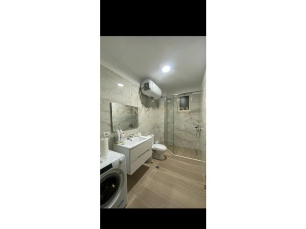 Tirane, jap me qera apartament 2+1+2 , 96 m² 750 € (Komuna e Parisit)