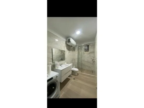 Tirane, jap me qera apartament 2+1+2 , 96 m² 750 € (Komuna e Parisit)