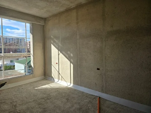 Tirane, shitet apartament 1+1+Ballkon Kati 3, 73 m² 120.000 € (ish fusha aviacionit)