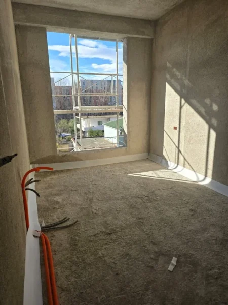 Tirane, shitet apartament 1+1+Ballkon Kati 3, 73 m² 120.000 € (ish fusha aviacionit)