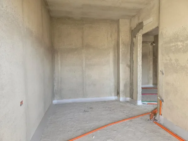 Tirane, shitet apartament 1+1+Ballkon Kati 3, 73 m² 120.000 € (ish fusha aviacionit)