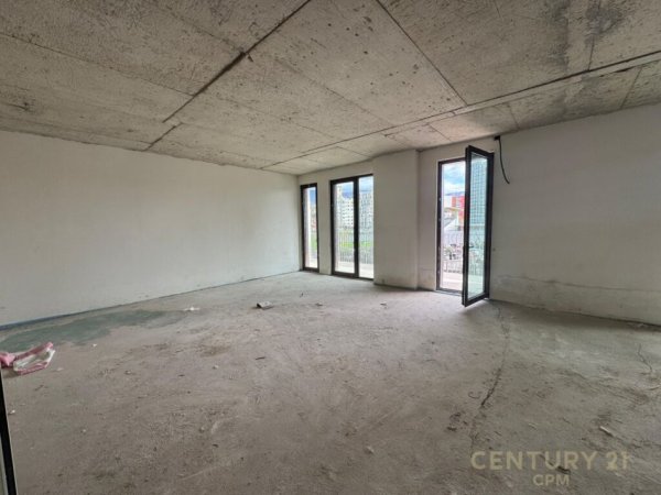 Tirane, jap me qera zyre , 157 m² 2.000 € (Komuna e Parisit)