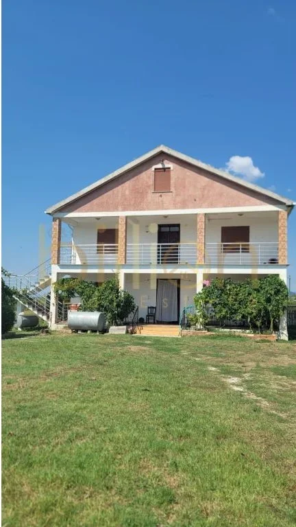 Kurbin, shitet truall , 3.000 m² 100.000 € (Sanxhak Laç, Laç, Albania)