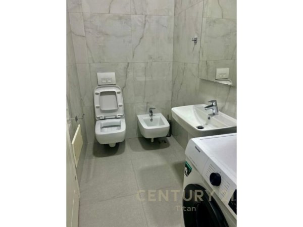 Tirane, jap me qera apartament 2+1+2+POST PARKIMI , 126 m² 1.500 € (Kompleksi Delijorgji)