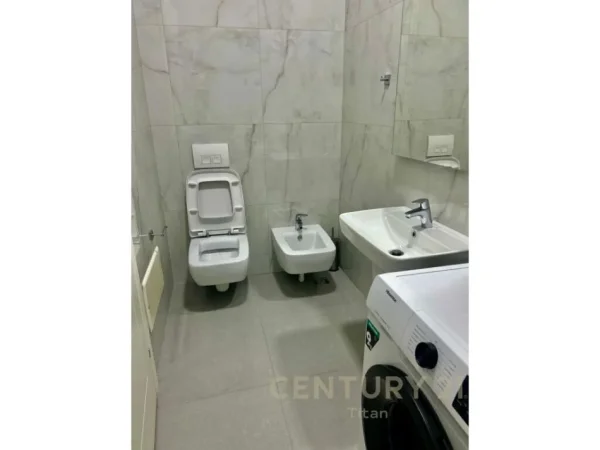 Tirane, jap me qera apartament 2+1+2+POST PARKIMI , 126 m² 1.500 € (Kompleksi Delijorgji)