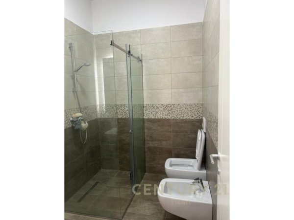 Tirane, jap me qera apartament 2+1+2+POST PARKIMI , 126 m² 1.500 € (Kompleksi Delijorgji)