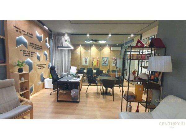 Tirane, jap me qera ambjent biznesi , 200 m² 3.000 € (Kopshti Botanik Zoologjik)