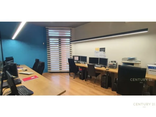 Tirane, jap me qera ambjent biznesi , 200 m² 3.000 € (Kopshti Botanik Zoologjik)