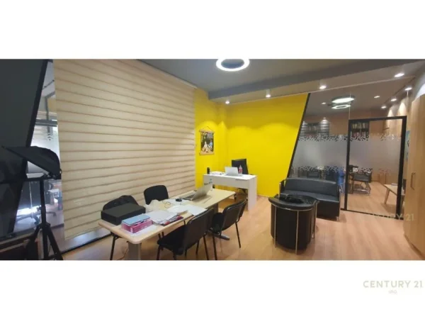 Tirane, jap me qera ambjent biznesi , 200 m² 3.000 € (Kopshti Botanik Zoologjik)