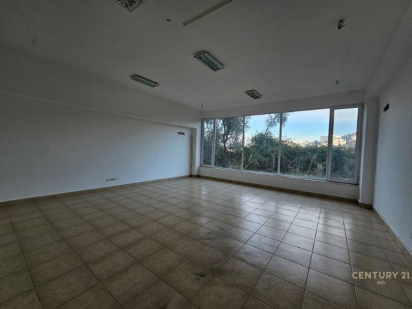 Tirane, jap me qera ambjent biznesi , 650 m² 7.800 € (Kodra e Diellit)