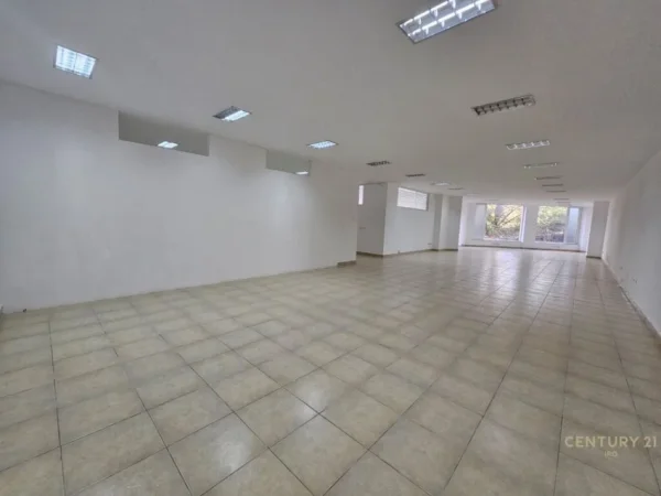 Tirane, jap me qera ambjent biznesi , 650 m² 7.800 € (Kodra e Diellit)