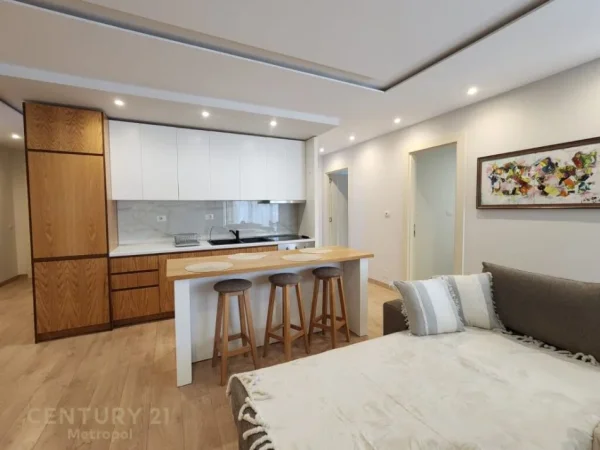 Tirane, jap me qera apartament 3+1+2 , 143 m² 900 € (Kopshti Botanik Zoologjik)