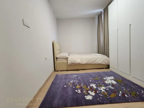 Tirane, jap me qera apartament 3+1+2 , 143 m² 900 € (Kopshti Botanik Zoologjik)