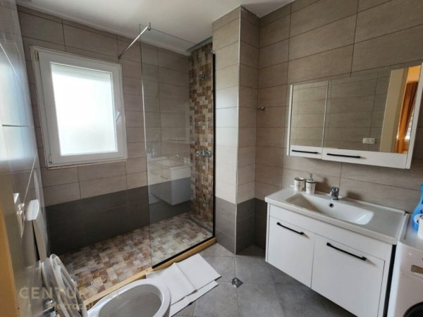 Tirane, jap me qera apartament 3+1+2 , 143 m² 900 € (Kopshti Botanik Zoologjik)