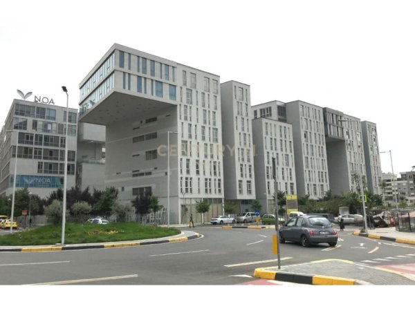 Tirane, jap me qera ambjent biznesi , 186 m² 2.570 € (Komuna e Parisit)